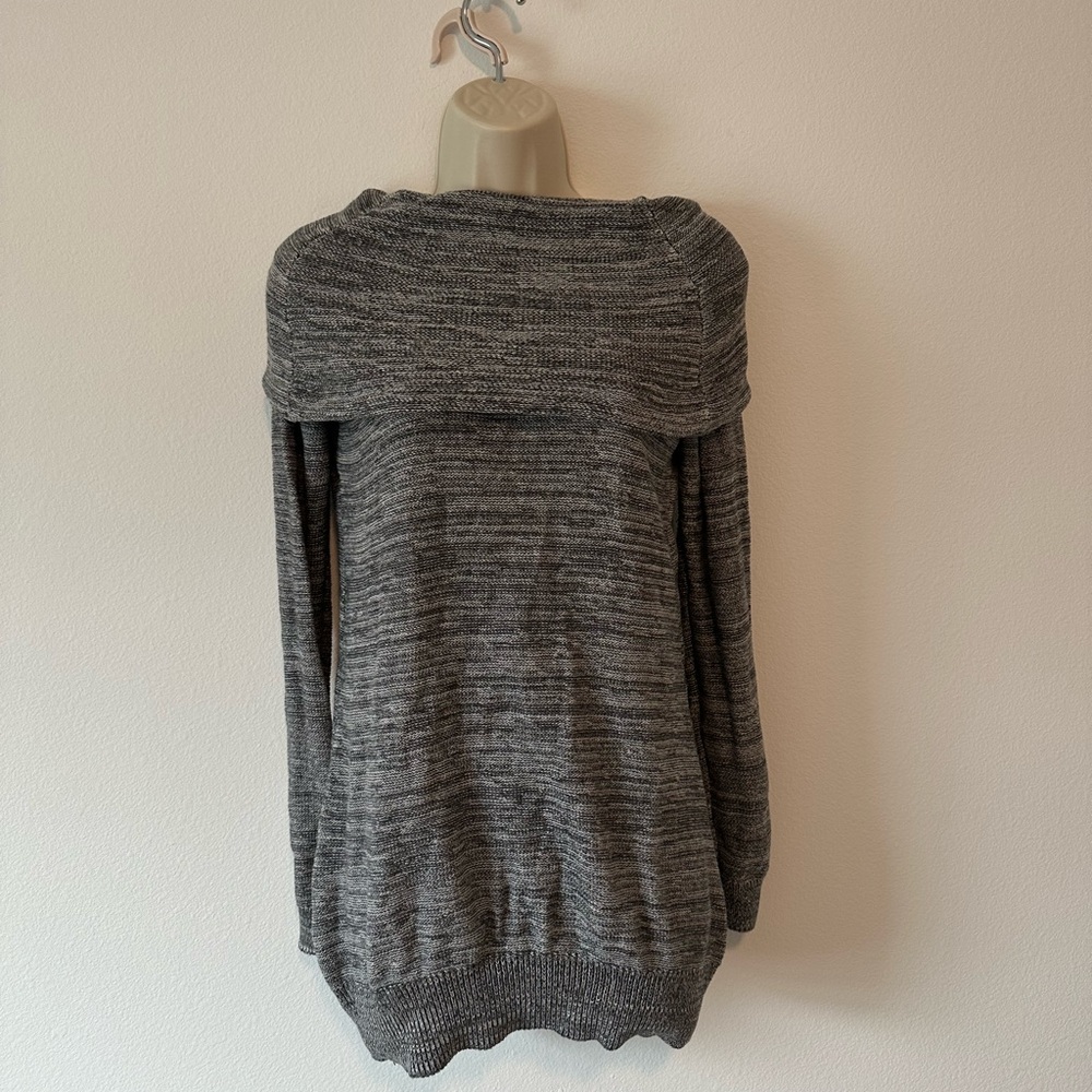 Ring Off-the-Shoulder Gray Sweater